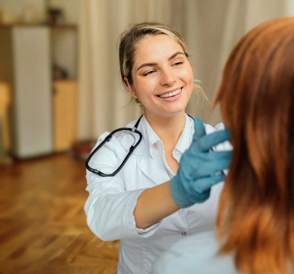 Ärztin im Gespräch mit Patientin